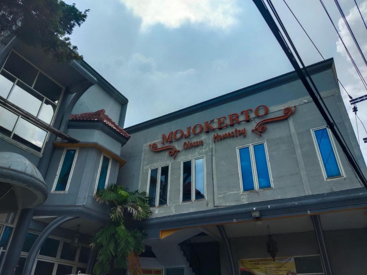 فندق موجوكيرتو كلاسيك هوم ستاي Mojokerto المظهر الخارجي الصورة