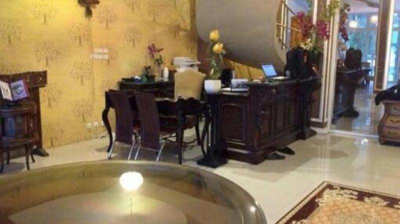 فندق موجوكيرتو كلاسيك هوم ستاي Mojokerto المظهر الخارجي الصورة